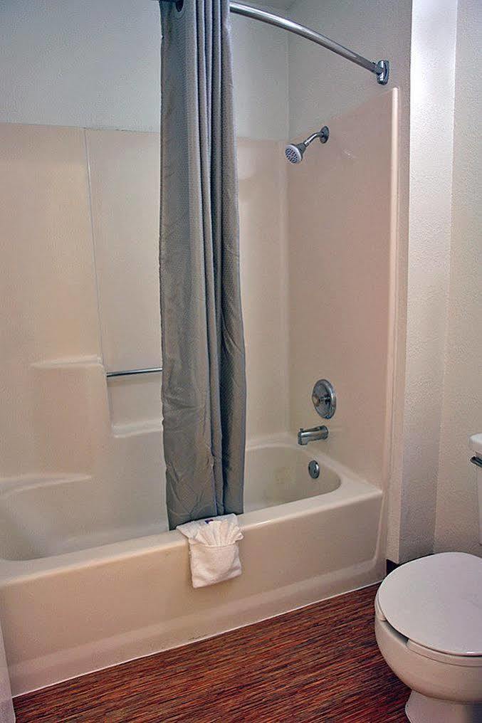 6-elk Grove Village, Il - O'hare 2*