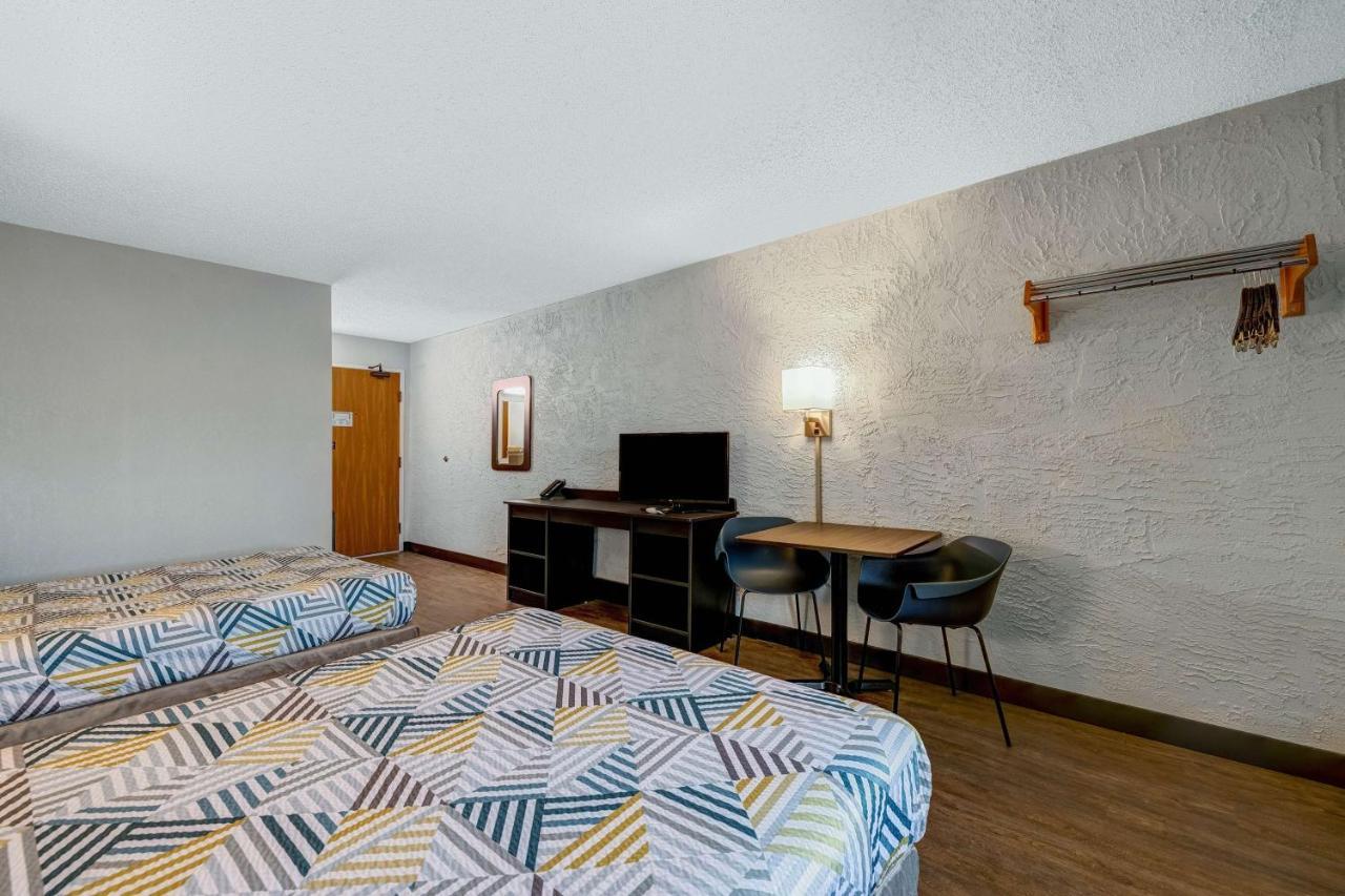 Hotel 6-elk Grove Village, Il - O'hare